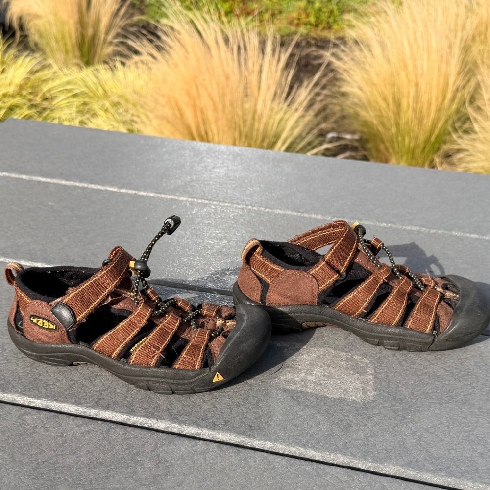 KEEN Newport H2 Sandal 13 Brown Hiking Water Shoes Outdoor Activities Gorpcore - Picture 2 of 5